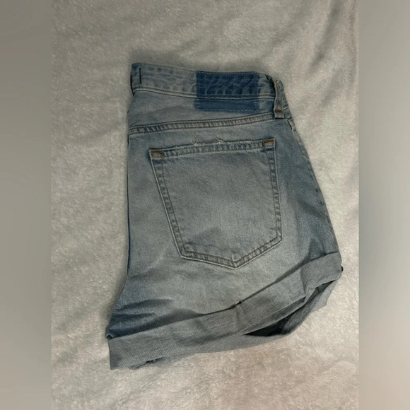 Denim Shorts Cuffed Hem Light Wash Casual‎ Summer Size 27 - Picture 2 of 3